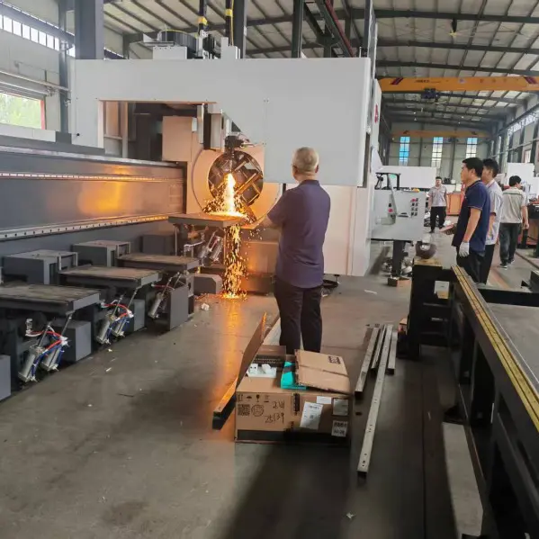 Vodilna nadgradnja industrije: poglobljena študija napredne tehnologije za rezanje laserskih cevi