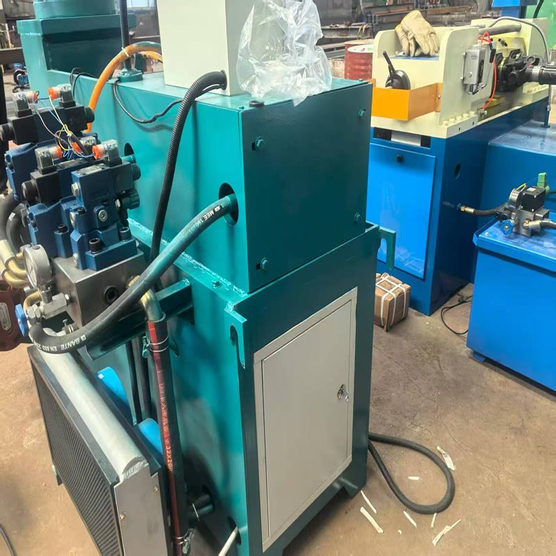 Novice o novi opremi za valjanje nit